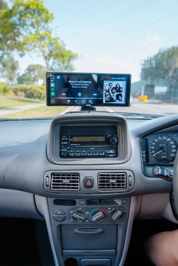 Uniden iGO PLAY 10+ Wireless Apple CarPlay Screen